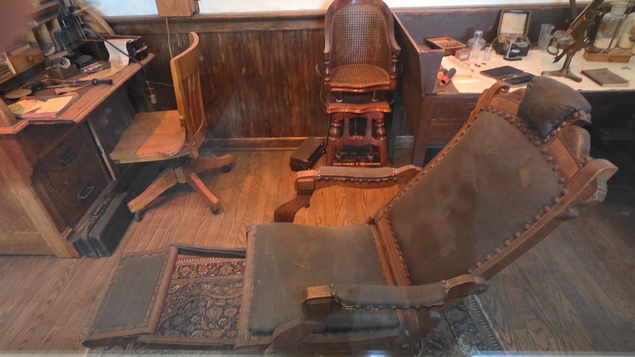 Desk, chairs, and furnishings in the exhibit